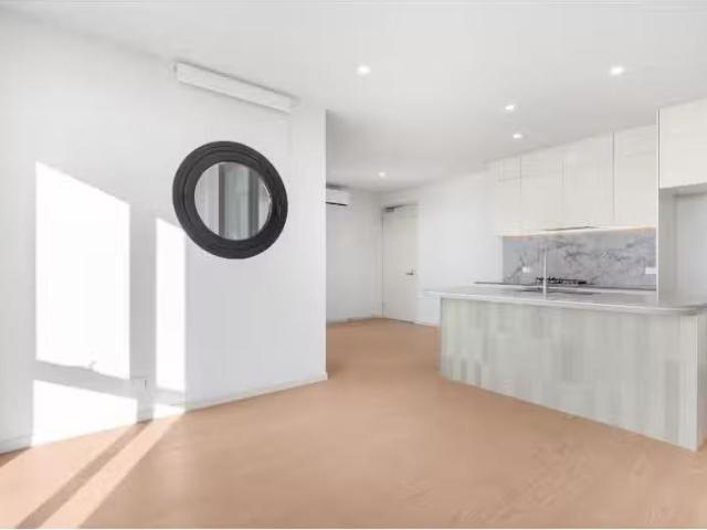 Charming 2 BR 108a/240 258 High St, Thomastown Apartment for r.