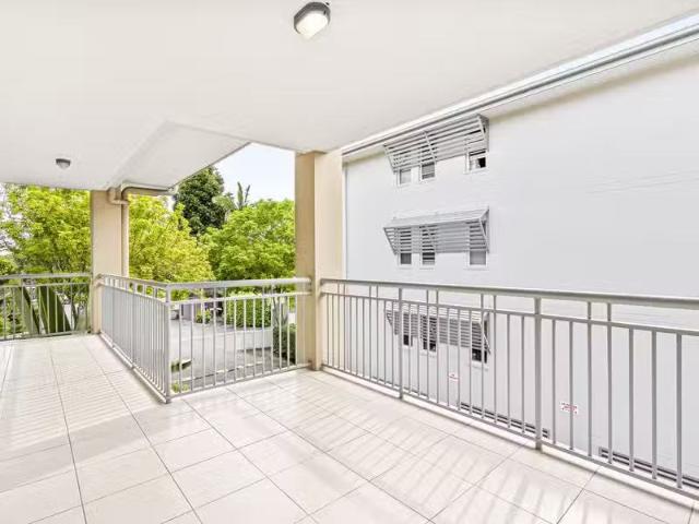 Rental! 2 BR 1007/33 Clark Street, Biggera Waters, QLD 4216.