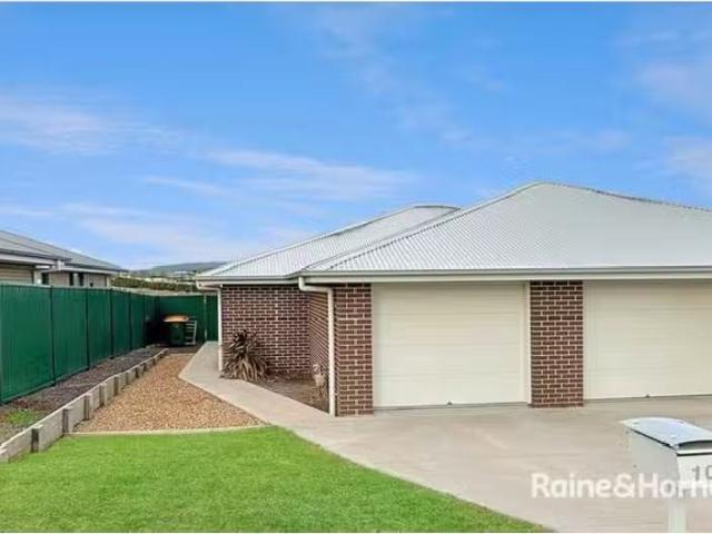 Cheap 2 BR 10A Wallace Way, KELSO House for rent Listed by Re.