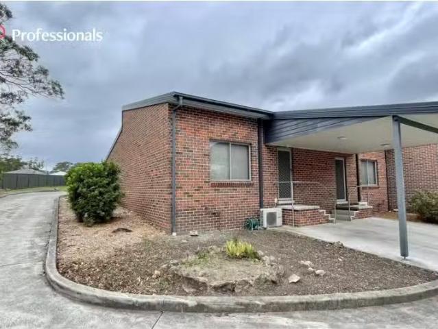 Cheap 2 BR 11/49 Brinawarr Street, Bomaderry Apartment for ren.