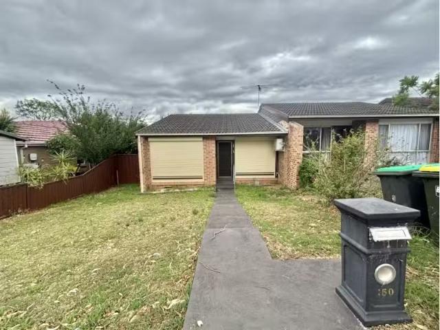 Cozy 2 BR 1/150 Oxford Road, INGLEBURN House for rent Listed.