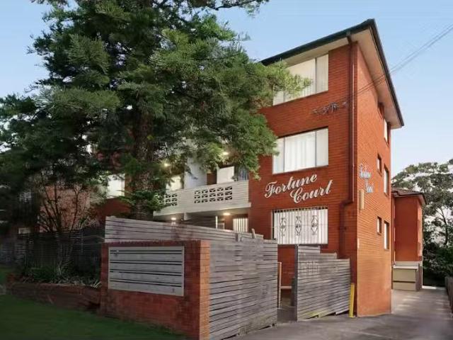 Cheap 2 BR 11/11 St Albans Road, Kingsgrove Apartment for rent.