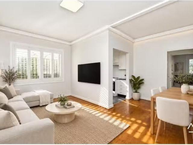 Cheap 2 BR 1/117 Bunnerong Road, Kingsford Apartment for rent.