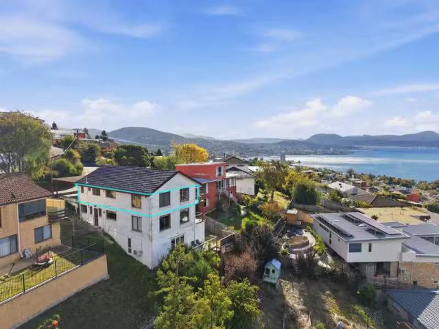 Deal! 2 BR 1/12 Ascot Avenue, SANDY BAY, TAS 7005 House for.