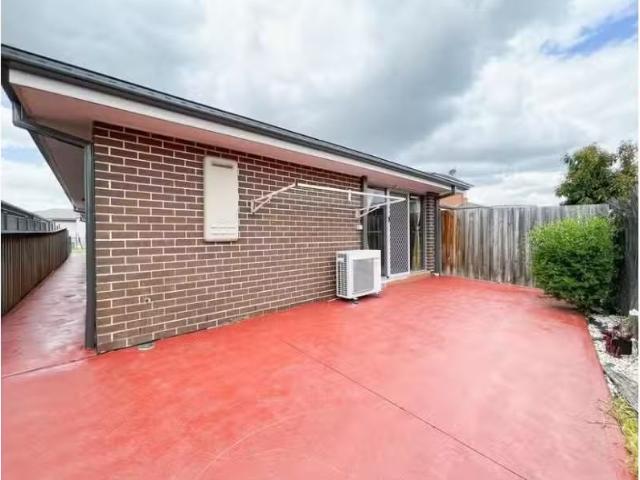 Just in! 2 BR 11A Freitas Road, EDMONDSON PARK House for rent.