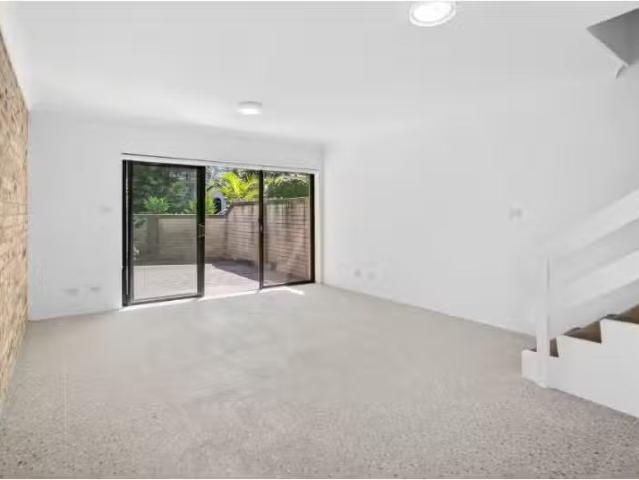 Nice 2 BR 1/25 Pacific Street, Manly Apartment for rent Liste.