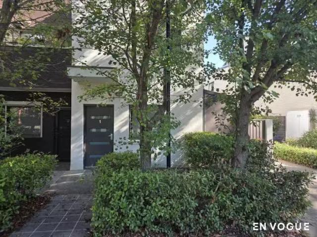 Charming 2 BR 1/27 David Street, O'Connor Townhouse for rent.