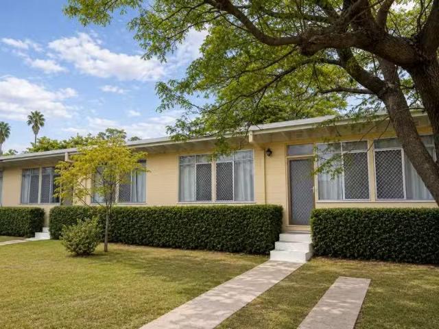 Cozy 2 BR 1/2 Queen Street, Moree Apartment for rent Listed b.