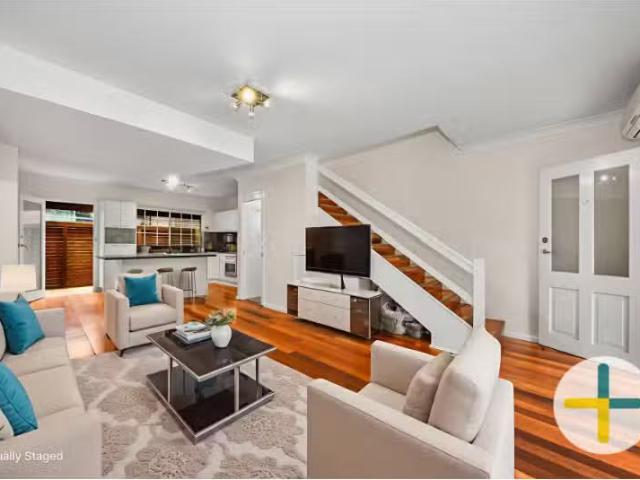 Just in! 2 BR 12C/12 Milner Road, Artarmon Townhouse for rent.
