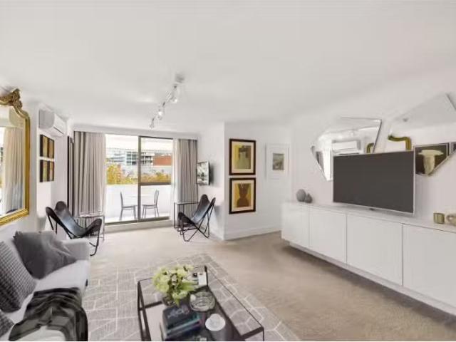 Cheap 2 BR 137/71 Victoria Street, Potts Point Apartment for r.