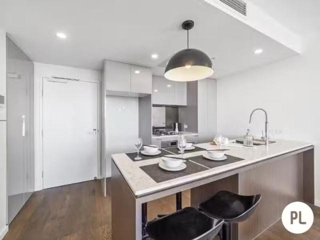 Cheap 2 BR 1305/148 Logan Road, Woolloongabba Apartment for re.