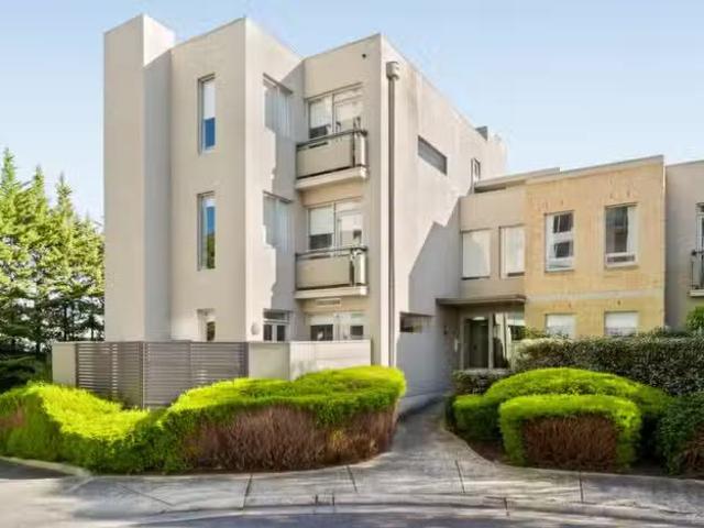 Charming 2 BR 1/3 Sovereign Point Court, Doncaster VIC 3108.