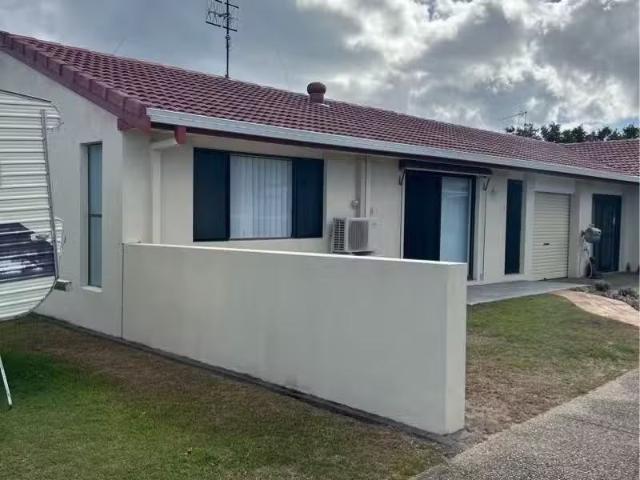 Charming 2 BR 1/46 Blundell Boulevard, Tweed Heads South Apart.