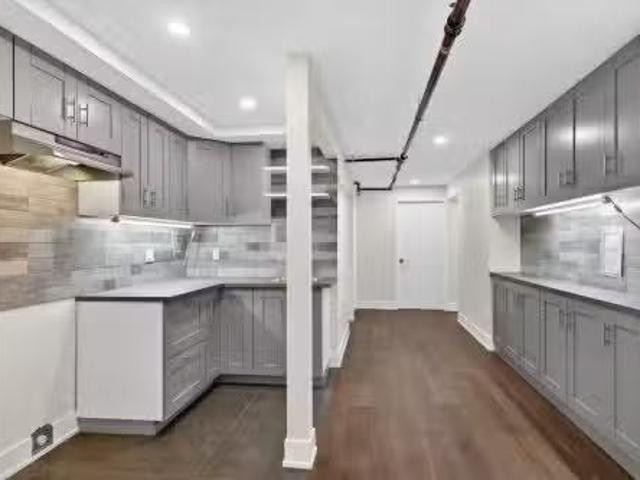 Charming 2 BR 1425Z Rue Montcalm, Montréal Ville Marie, QC.