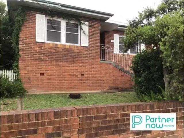 For Rent! 2 BR 154 Belmore Street, TAMWORTH House for rent Li.