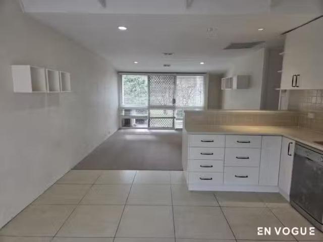 Deal! 2 BR 158 Drake Brockman Drive, Holt Townhouse for rent.
