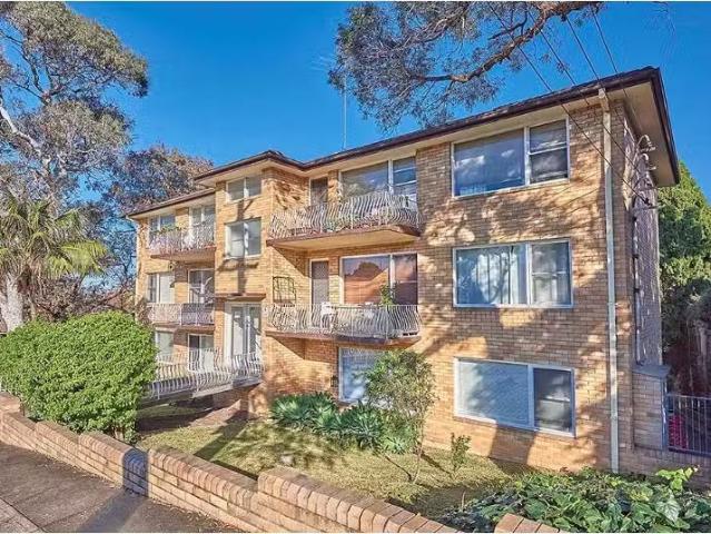 Unique 2 BR 16/76 80 Garnet Street, Hurlstone Park Apartment f.