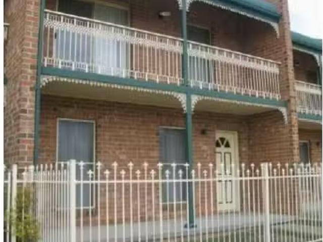 Deal! 2 BR 17/44 Carrington Street, Queanbeyan Townhouse for r.