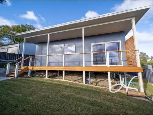 Unique 2 BR 1/74 George Street, North Lambton House for rent.
