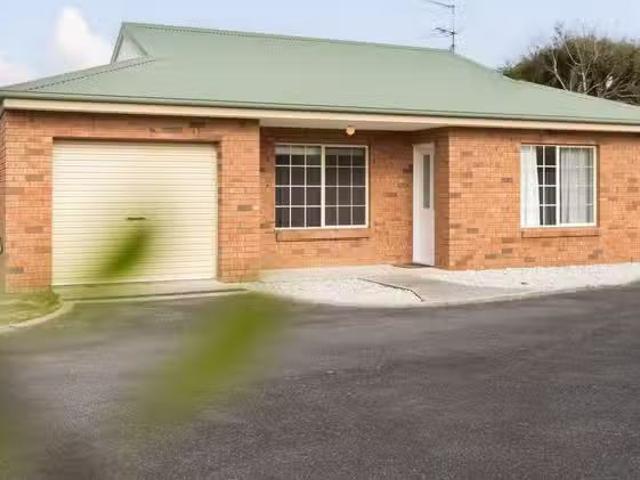 For Rent! 2 BR 1/72 Quinlan Crescent, SHEARWATER, TAS 7307 H.