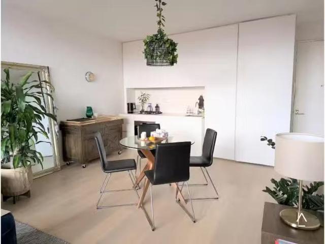 Cozy 2 BR 1812/6 Grove Street, Dulwich Hill Apartment for rent.