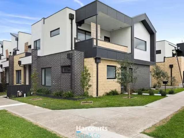Charming 2 BR 18 Orange Road, Kalkallo, VIC 3064 Townhouse f.
