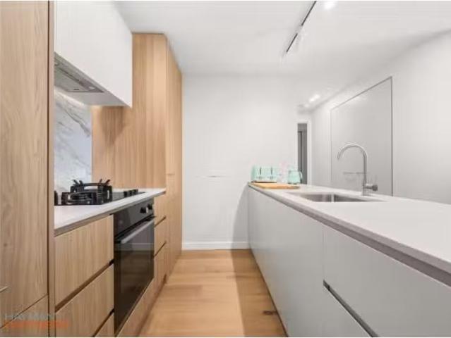 New 2 BR 204/352 Northbourne Avenue, partson Apartment for ren.