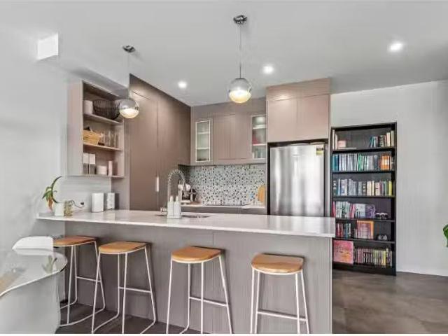 Charming 2 BR 208/616 Main Street, Kangaroo Point House for re.