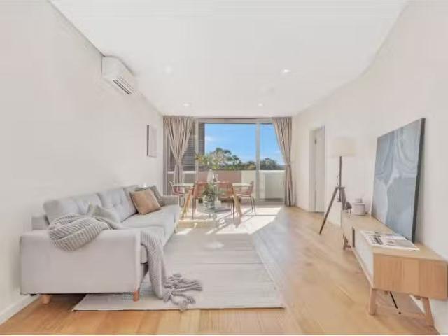 Cozy 2 BR 201/216 Lyons Road, Russell Lea Apartment for rent.
