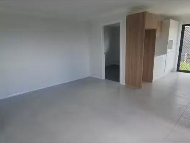 Cheap 2 BR 2/183 Robert Road, LOCHINVAR Apartment for rent Li.