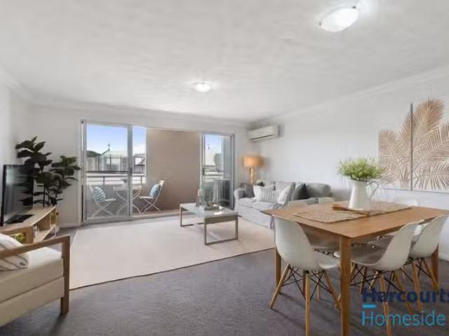 Nice 2 BR 21/81 Annerley Road, WOOLLOONGABBA, QLD 4102 Unit.
