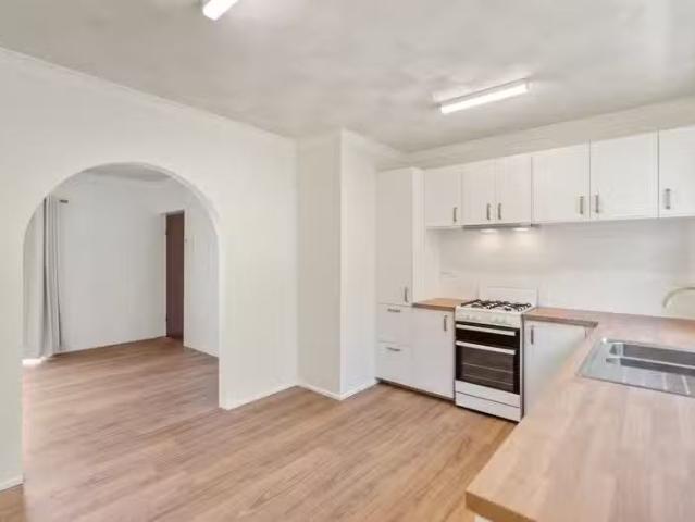 Just in! 2 BR 2/198 Juliette Street, GREENSLOPES, QLD 4120 U.