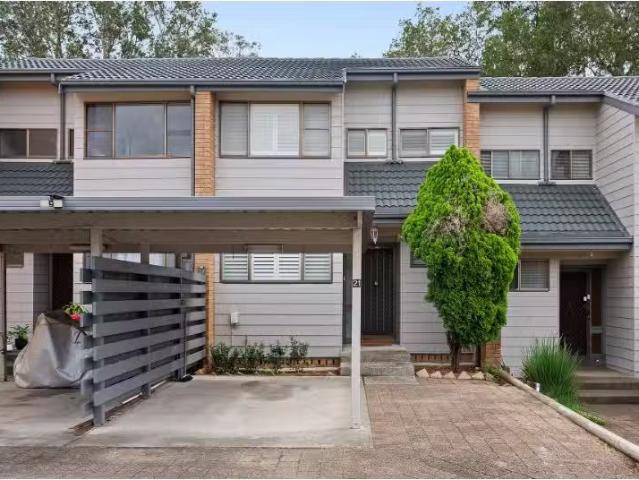 Unique 2 BR 21/22 Chifley Drive, Raymond Terrace Townhouse for.
