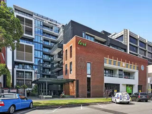 Nice 2 BR 212/85 Market Street, South Melbourne, VIC 3205