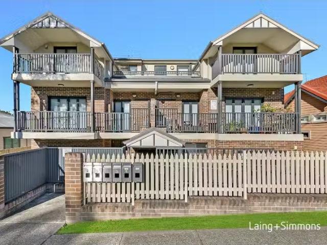 Just in! 2 BR 2/137 Good Street, Rosehill Apartment for rent.