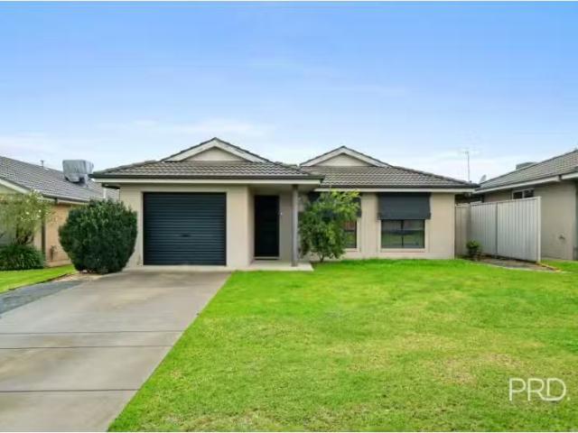 Nice 2 BR 22 Womboin Cres, Glenfield Park Apartment for rent.