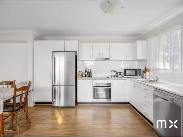 Charming 2 BR 22a Towradgi Road, Towradgi Apartment for rent.