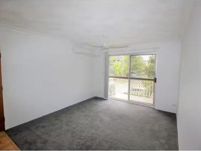 Charming 2 BR 2/31 Haig Street, Coorparoo Apartment for rent.