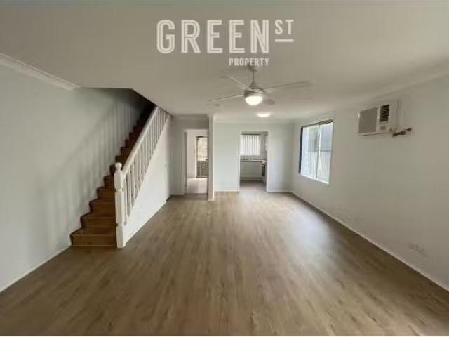 For Rent! 2 BR 2/44 Narara Road, Adamstown Townhouse for rent.