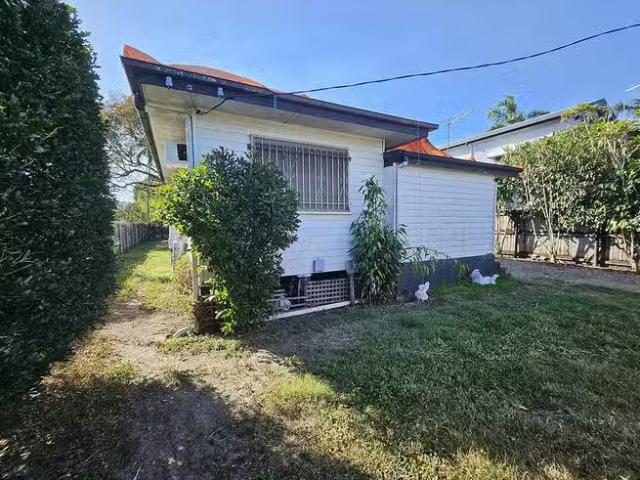 Charming 2 BR 244 Spence Street, Bungalow, QLD 4870