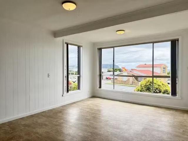 Cheap 2 BR 2/47C Old Bass Highway, Wynyard, TAS 7325