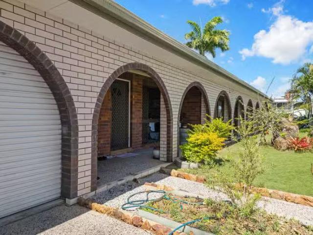 Cheap 2 BR 2/40 Roderkirchen Street, KAWANA, QLD 4701 Unit f.