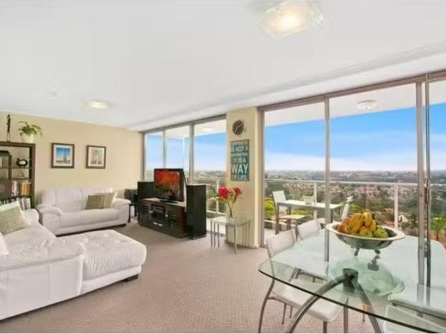 Nice 2 BR 25/14 20 Gerard Street, Cremorne Apartment for rent.