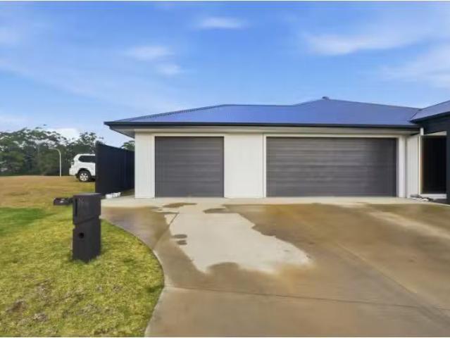 Cheap 2 BR 26a Song Trail, Coffs Harbour Apartment for rent L.