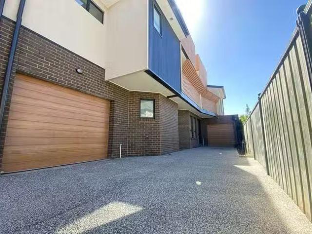 Deal! 2 BR 2/7 Howson Street, Brunswick West, VIC 3055