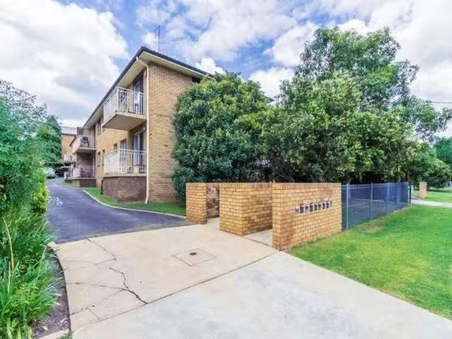 Charming 2 BR 2/8 Garner Street, St Marys Apartment for rent.