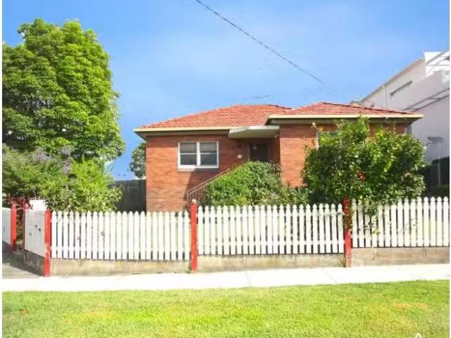 Unique 2 BR 2 Dorking Road, CABARITA House for rent Listed by.