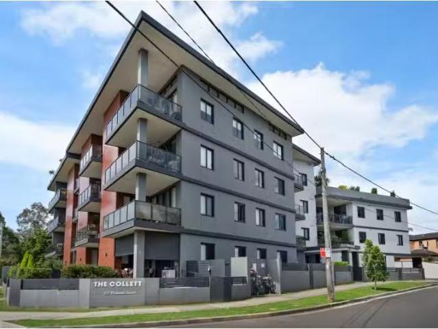 Deal! 2 BR 305/127 Pennant Street, Parramatta Apartment for re.