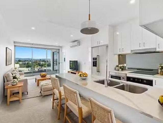 For Rent! 2 BR 302/51 Peerless Avenue, Mermaid Beach, QLD 4218