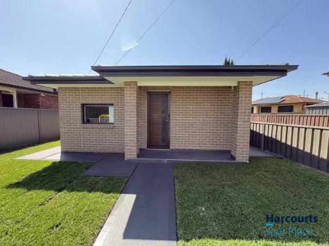 Charming 2 BR 30a Gasmata Crescent, WHALAN House for rent Lis.